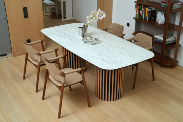 privee table home4500 small 1.jpg