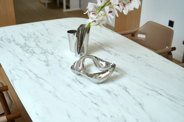 privee table home4511 small.jpg