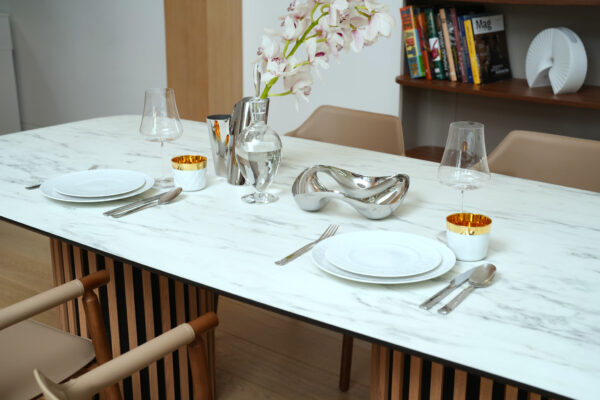privee table home4540 small.jpg